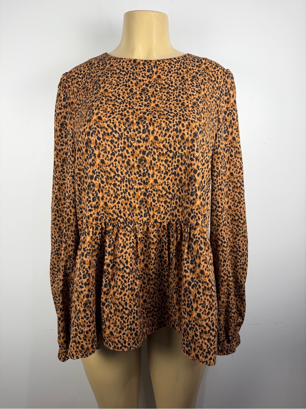 Pomander Place Tunic Pemplum Top Sz L Carlota Leopard Animal Mob Wife